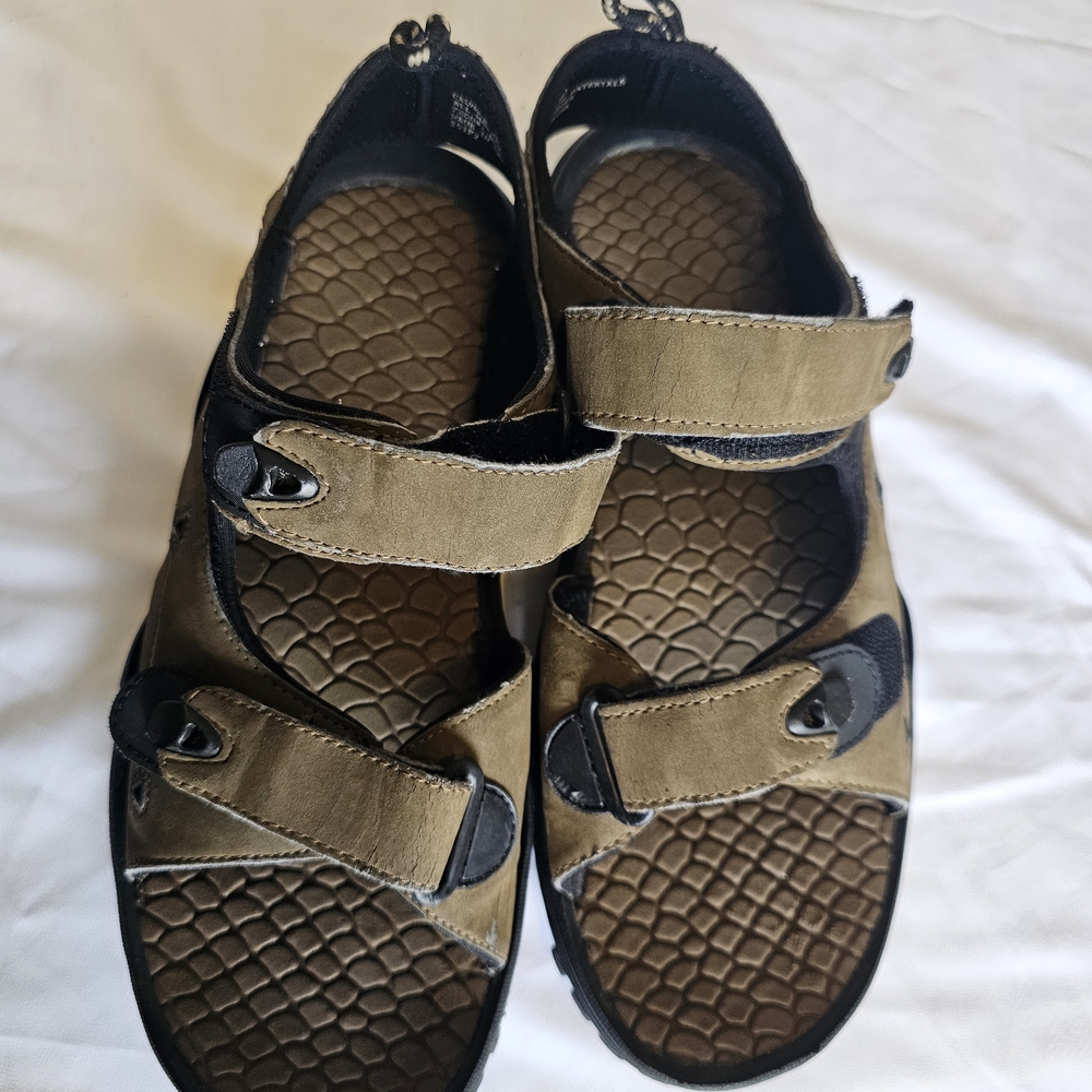 Faded Glory Men's Brown and Black Sandals - Picture 6 of 16